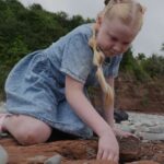 Girl Finds Dinosaur Footprints