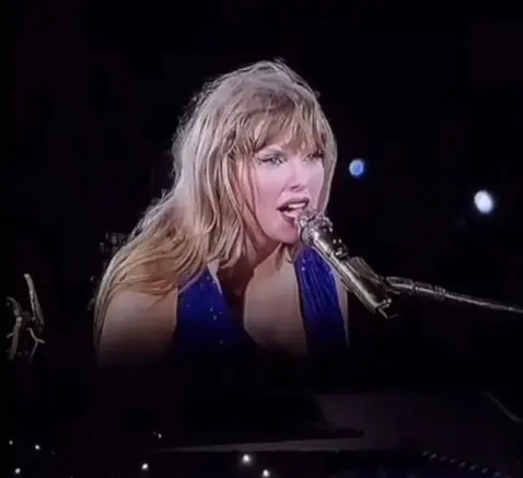 www tiktok com leslieri09 video 92028210 Taylor Swift Smiles While Singing "White Horse" Lyric During Miami's Eras Tour